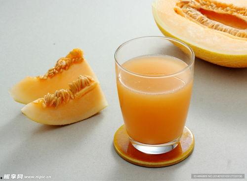 小意吃哈密瓜,小意畅享哈密瓜美味时光